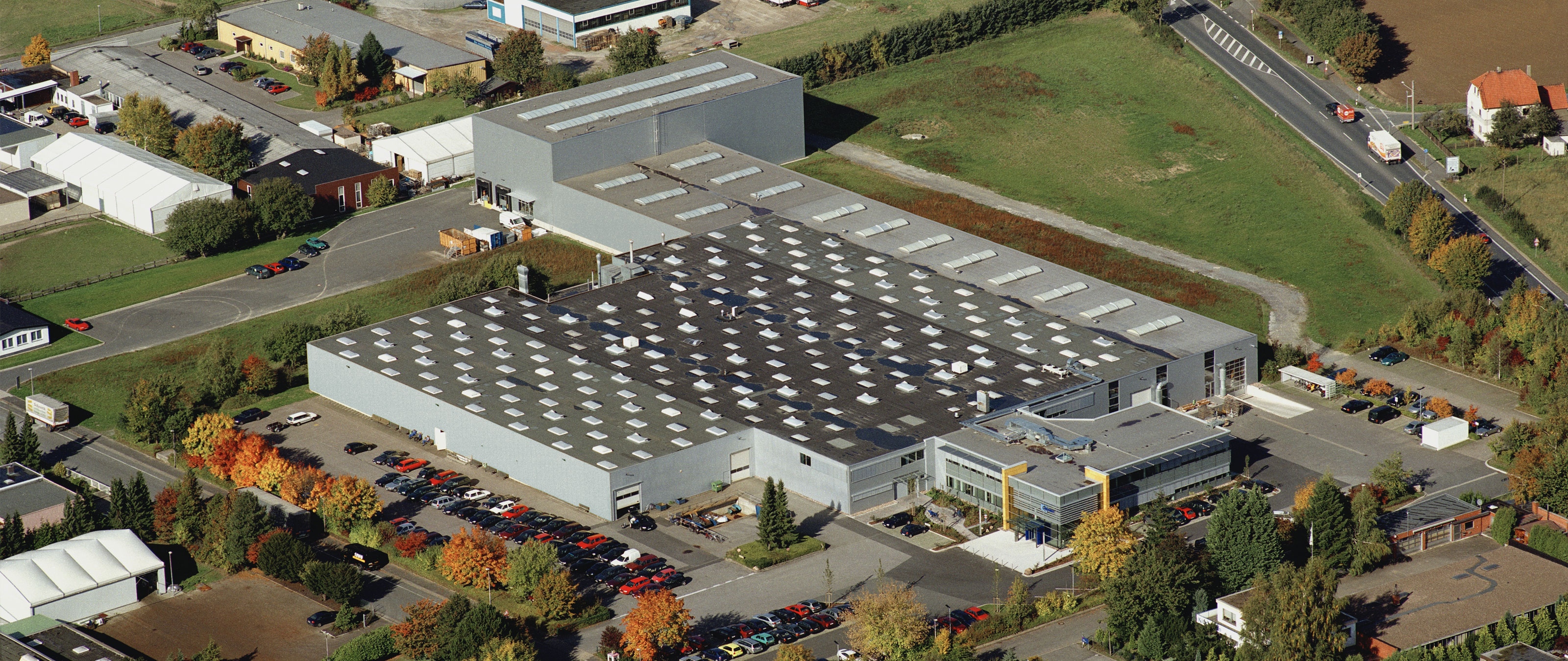 Vista aérea da HOMAG Kantentechnik GmbH em Lemgo